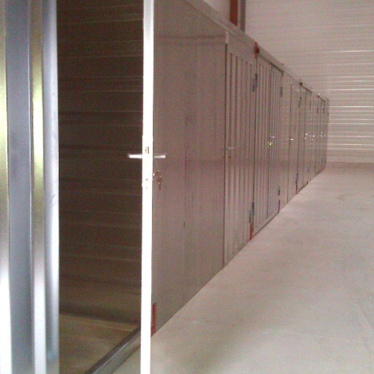 Couloir de box privatifs à Serres-Castet