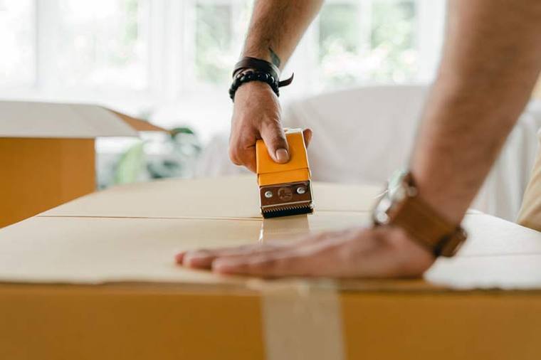 Emballage de cartons lors d'un déménagement