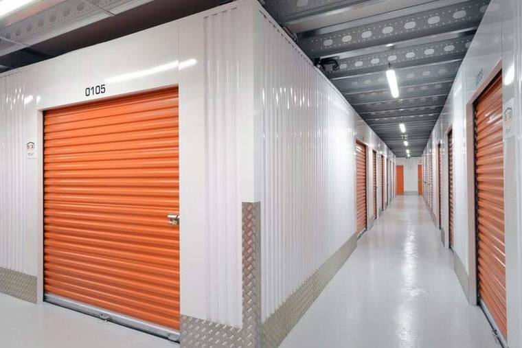 Couloir de box de self-stockage