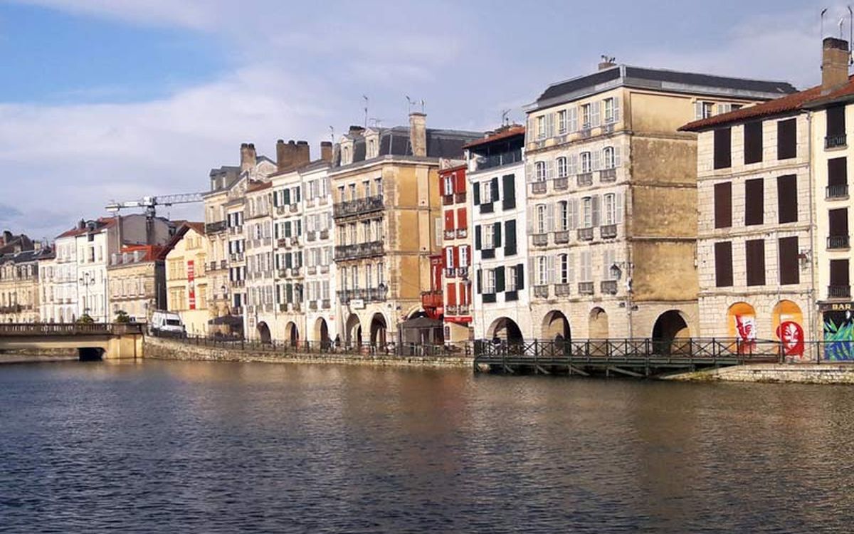 Déménagement à Bayonne et Biarritz : Une logistique adaptée pour un déménagement sans stress